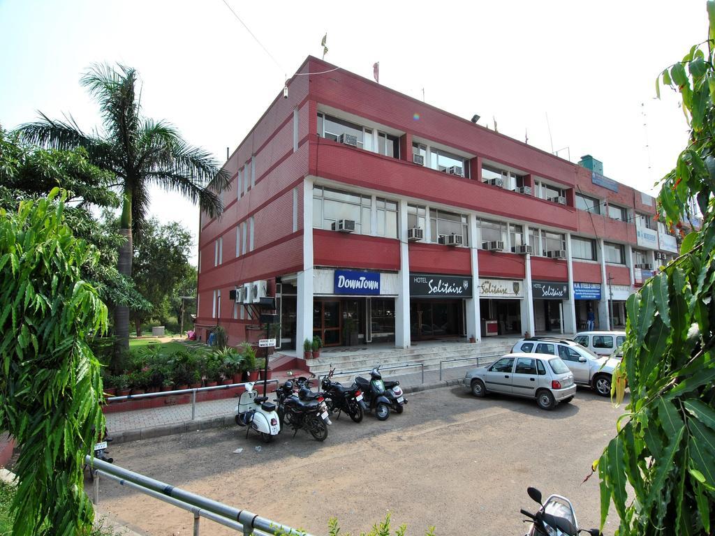 Hotel Solitaire Chandigarh - 10 Mins From Railway Station Eksteriør bilde